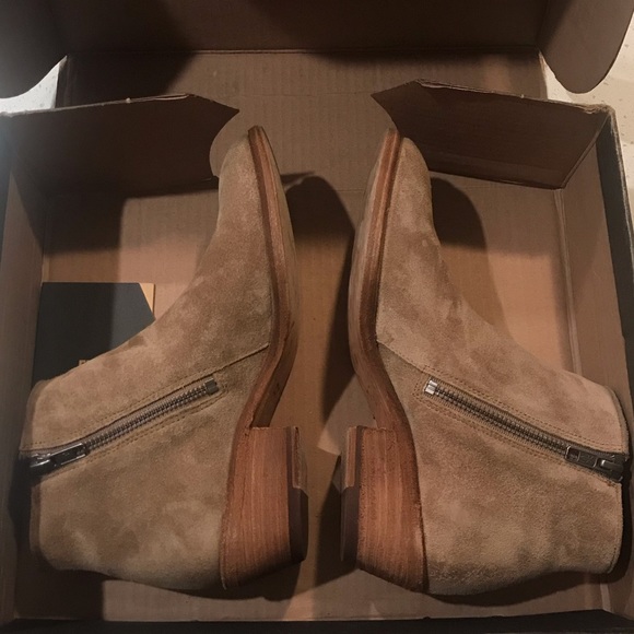 Frye Carson Piping Beige Leather Ankle Booties - Picture 10 of 12